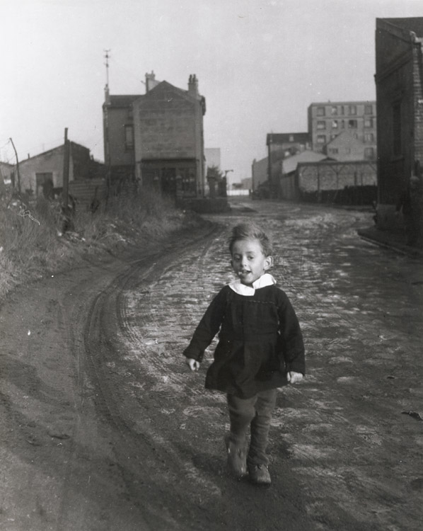 Robert Doisneau - Un Grosse de la Zone (Aubervilliers) Robert Doisneau - Un Grosse de la Zone (Aubervilliers)