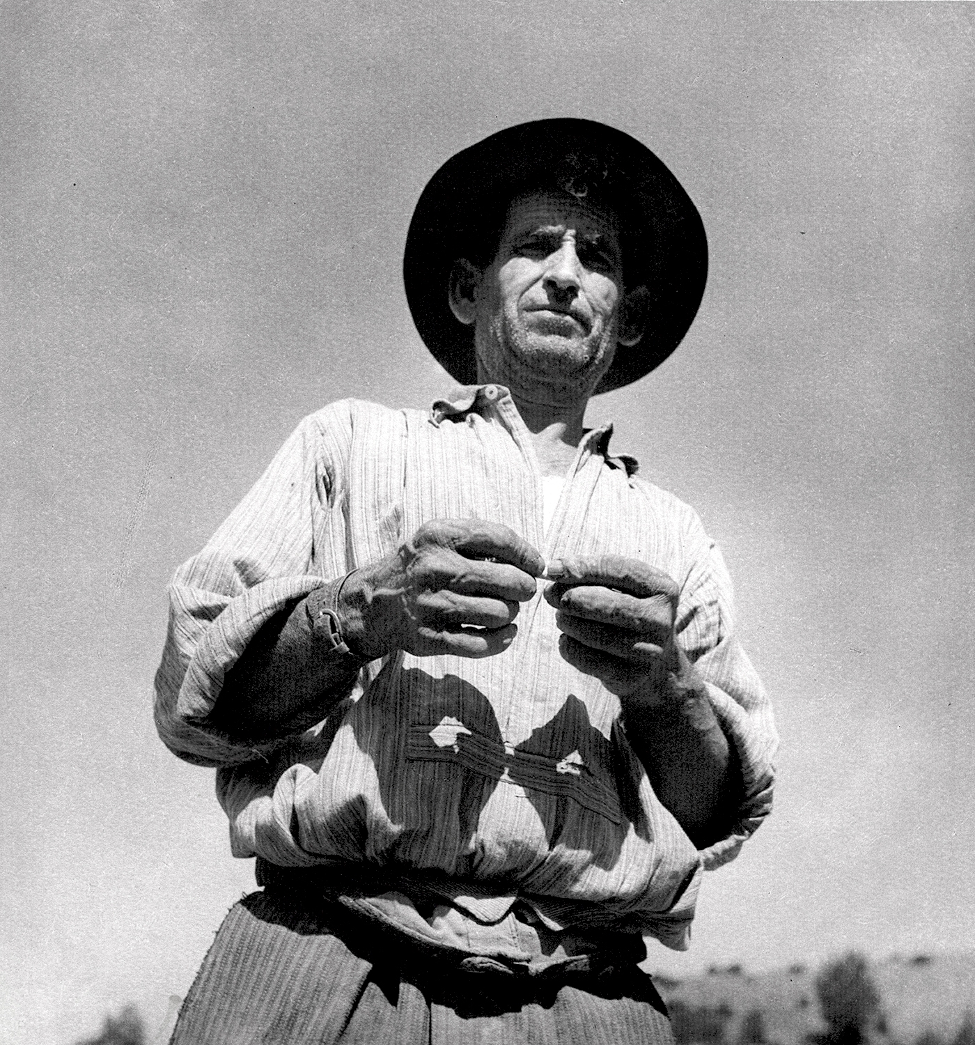 Laure Albin-Guillot - Man Rolling Cigarette (From the Series "Aspects de la France") Laure Albin-Guillot - Man Rolling Cigarette (From the Series "Aspects de la France")
