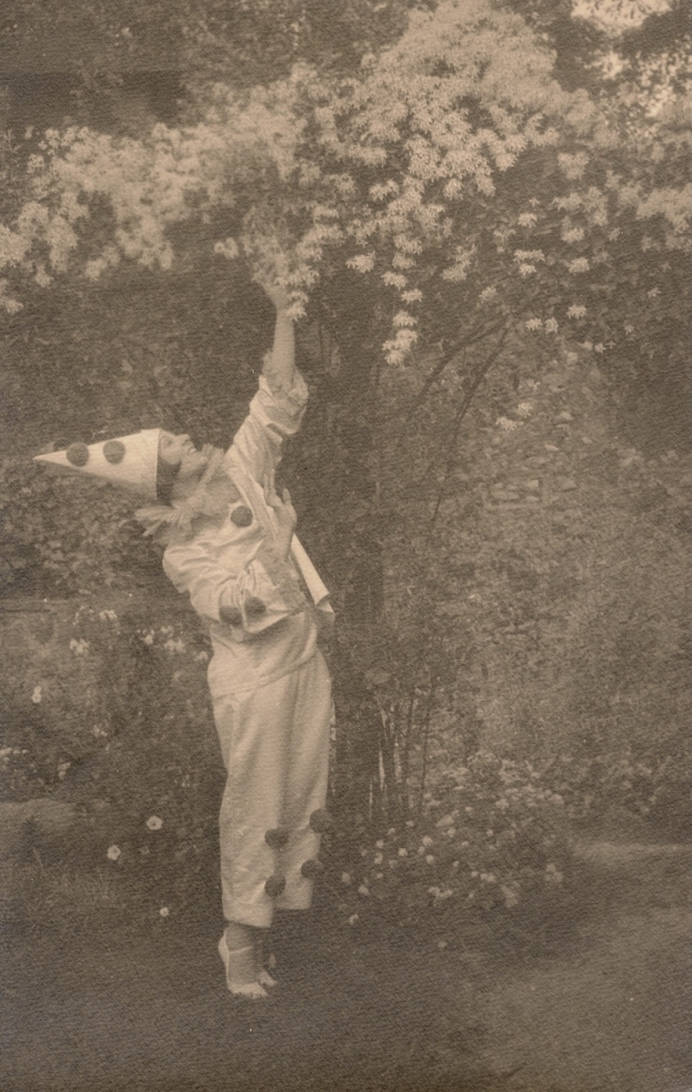 Harry Richardson Cremer - Female in Clown Costume