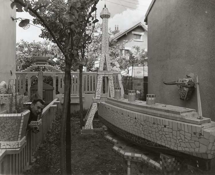 Robert Doisneau - Raymond Fasquelle, Batisseur Chimerique, Malakoff Robert Doisneau - Raymond Fasquelle, Batisseur Chimerique, Malakoff