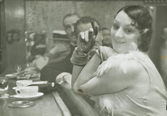 Anonymous - Kiki in a Montparnasse Bar (lle Coupole)