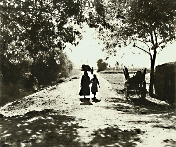 Mahmoud Hosni - Woman and Her Daughter Silhouetted against the Sun, Egypt