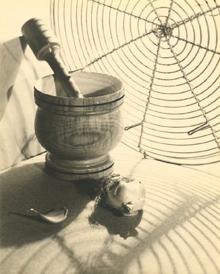 Fernand Triol - Le Pilon (Still Life with Mortar, Pestle and Garlic)